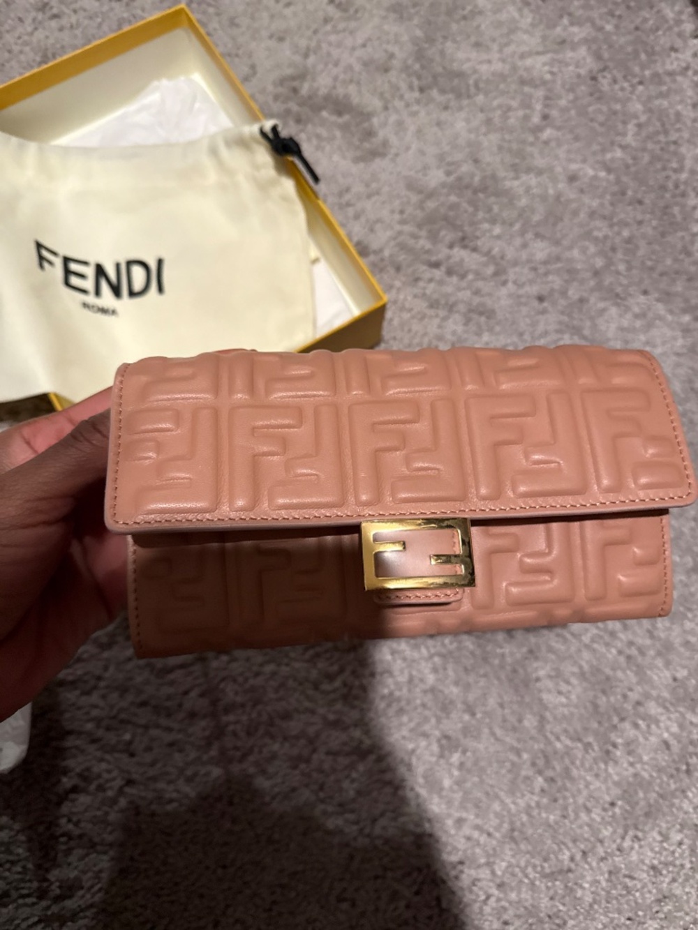 Fendi Wallet On chain - Picture 3 of 6